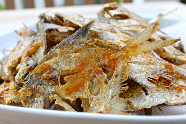 Deep fried white baby pomfret – audrey cooks